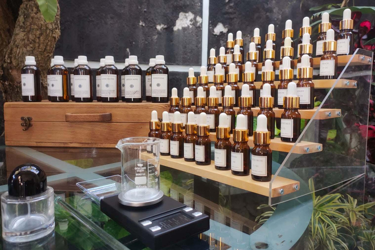 Gianyar: Laboratorio di creazione di profumiSessione di rosa (50 ml)