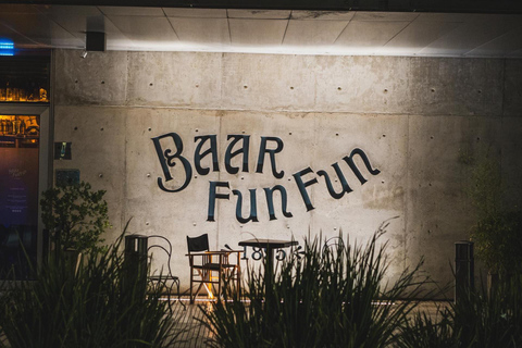 Montevideo: Tango class at the historic Baar Fun Fun, since 1895