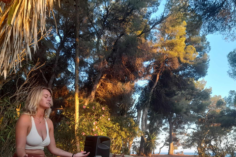 YOGA E MEDITAZIONE IN SPIAGGIA O NELLA FORESTA