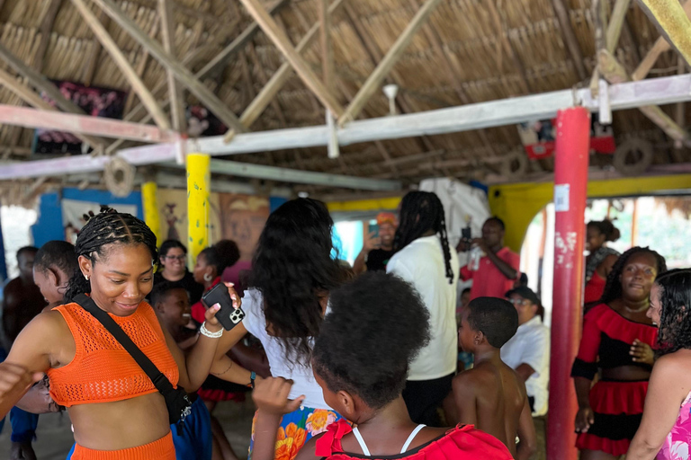 Cartagena: Excursión de un día a Palenque con almuerzo y espectáculo de danza