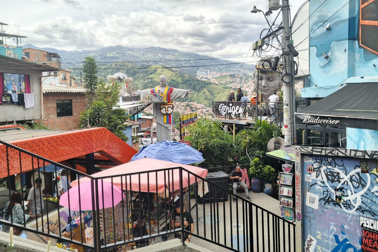 Medellín: Cultural Tour with Lunch and Commune 13