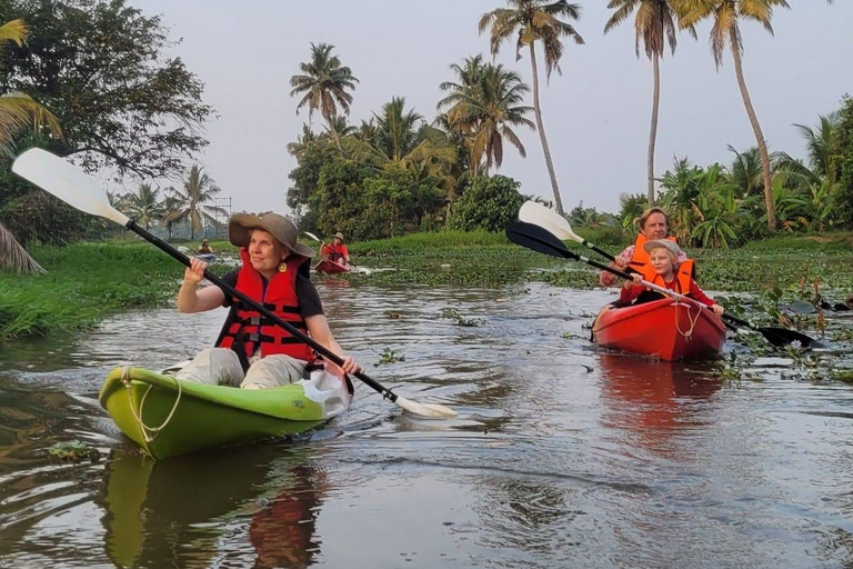 Fort Kochi Sightseeing op Tuk Tuk en kajakken op het binnenwaterFort Kochi Sightseeing per tuk-tuk en Backwater Kayaking