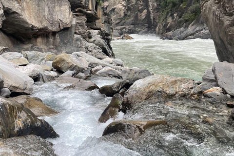 Tiger Leaping Gorge Trekking in the Canyon