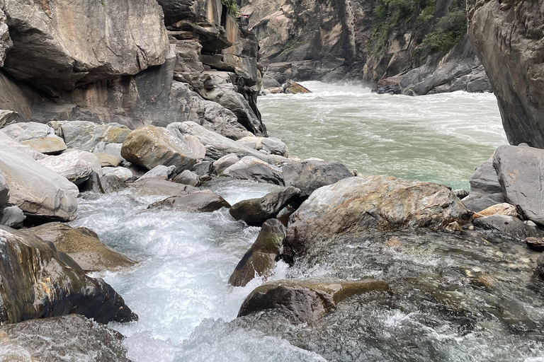Tiger Leaping Gorge Trekking in the Canyon