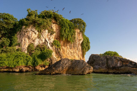 Parque Nacional Los Haitises + Cascada Yanigua + Montaña Redonda