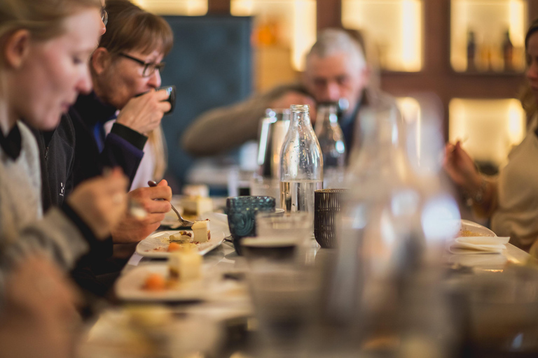 Akureyri: Food Walk With 5 Tastings and Local Guide