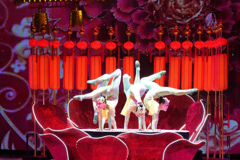 Beijing: Red Theatre Acrobatics Show Ticket-Local Must-See Acrobatics Show Ticket 380-good view and sound