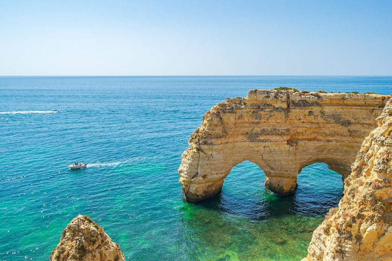 Depuis Lisbonne : Excursion d&#039;une journée en Algarve avec croisière dans les grottes de Benagil