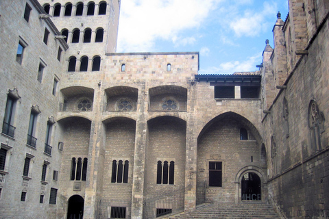 Barcelona 3-in-1 Tour: Sagrada Família, Gaudí & Old Town Private tour
