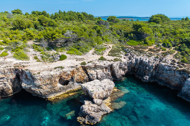 Kamenjak: Pirate Boat Cruise with Blue Cave, Porer & Lunch