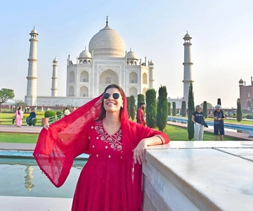From Delhi: Sunrise Taj Mahal, Agra Fort & Baby Taj Day Tour