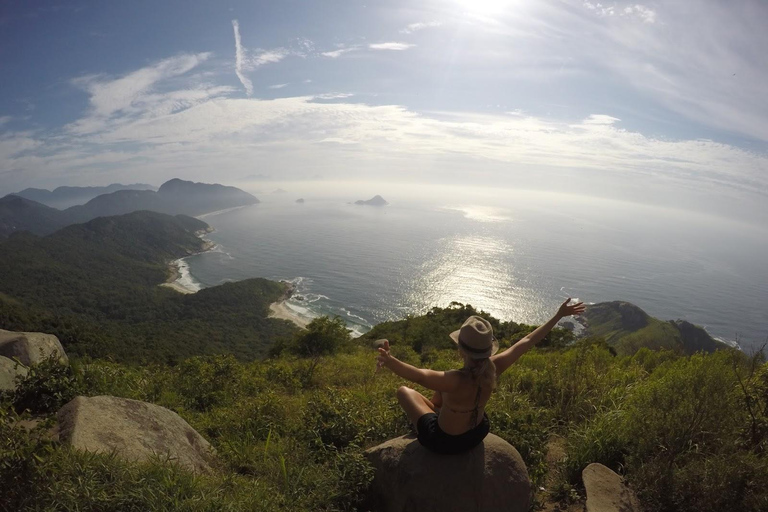 Découvrez Pedra do Telégrafo : Randonnée panoramique avec un guide expert