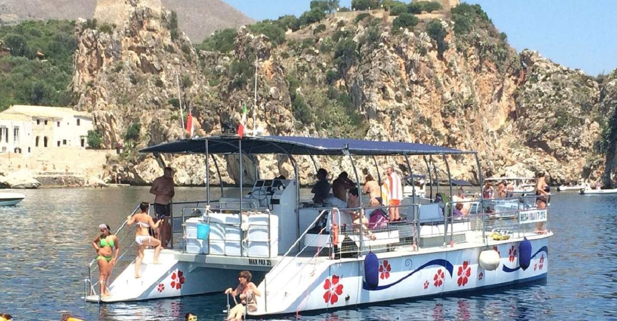 Em Catamarã para reservar Zingaro e Faraglioni Scopello - Hizvo