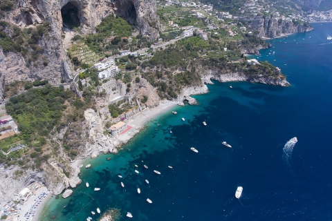 Desde Amalfi: paseo en barco privado de 6 horas por las grutas de la costa de AmalfiYate de 46 a 50 pies