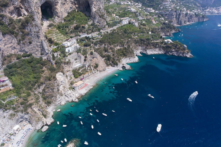 D'Amalfi: excursion en bateau de 6 heures dans les grottes privées de la côte amalfitaineHors-bord de luxe