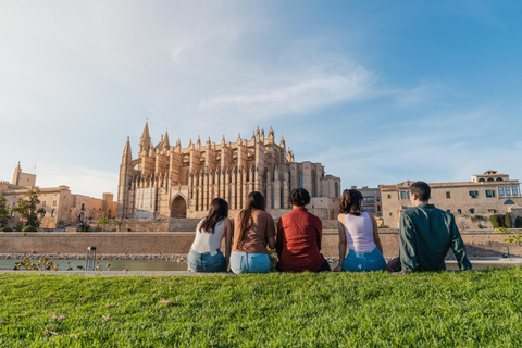 Palma: Old Town & Waterfront Private Photoshoot Ultimate: 50 photos + cinematic video reel | 90 mins