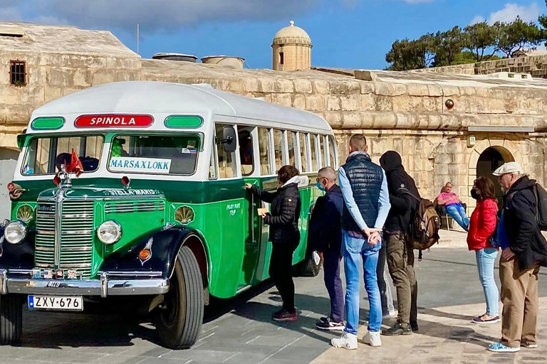 Valletta: ônibus vintage de domingo para Marsaxlokk