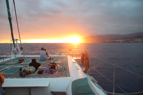 Madeira: tour al tramonto di Funchal in catamarano