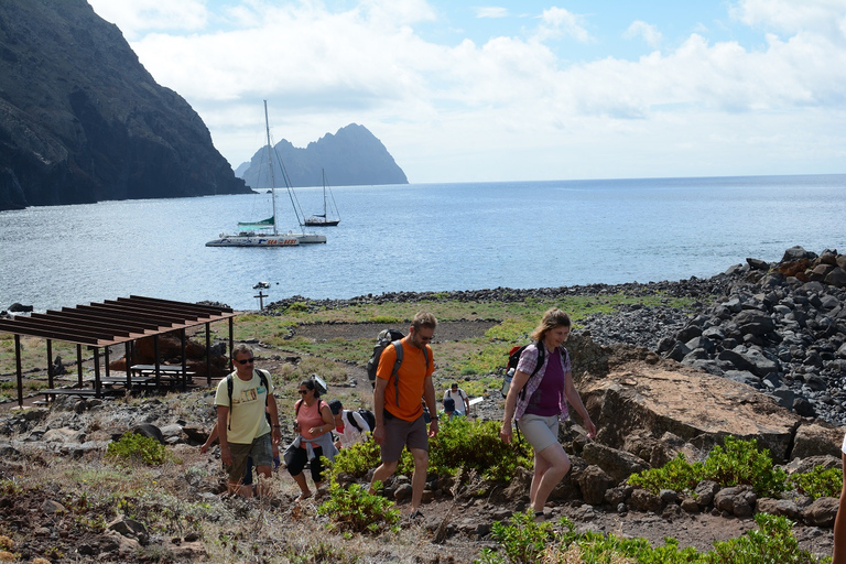 Excursion en catamaran d'une journée entière dans les îles Desertas au départ de Funchal