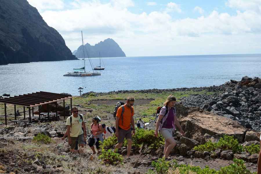 Ab Funchal: Ilhas Desertas Tagestour per Katamaran