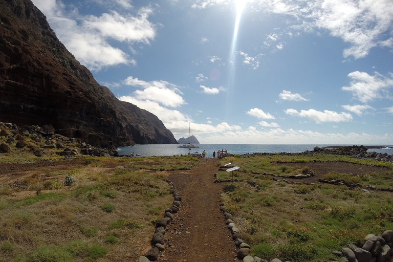 Excursion en catamaran d'une journée entière dans les îles Desertas au départ de Funchal