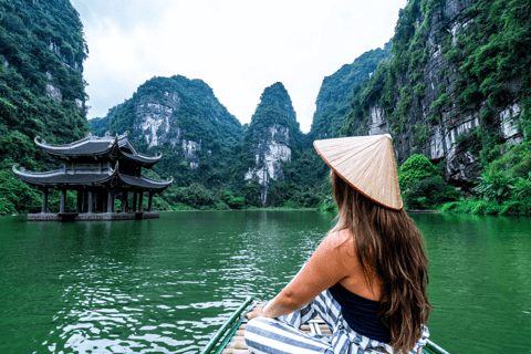 Desde Ha Noi: Excursión de un día a Trang An/Tam Coc, Cuevas de Mua, Hoa LuGrupo Deluxe: Hoa Lu - Trang An - Cueva de Mua ( Max 20 Personas )