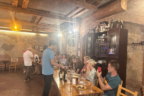 Vanuit Batumi: wijnproeverij met eigen vervoer in het bergachtige AdjaraVanuit Batumi: zelf rijden en wijn proeven in het bergachtige Adjara