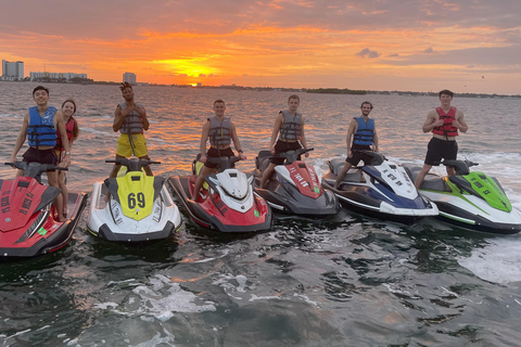 Location de Jet Ski à Miami Beach pour une personne : 1 heureLocation de jet-ski à Miami Beach pour une personne : parcourez la baie !