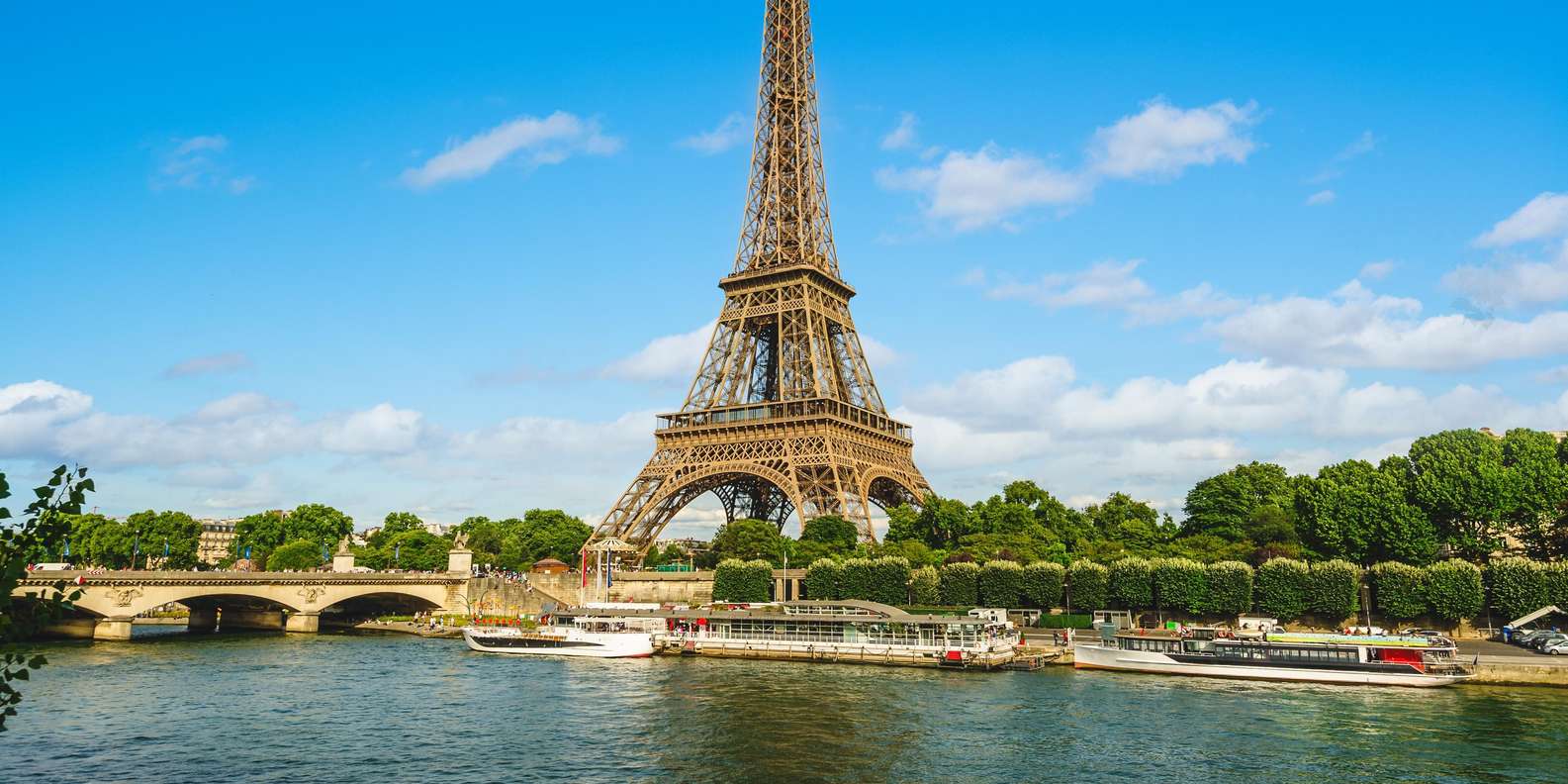 パリ：エッフェル塔頂上フロアチケット＆セーヌ川クルーズ | GetYourGuide