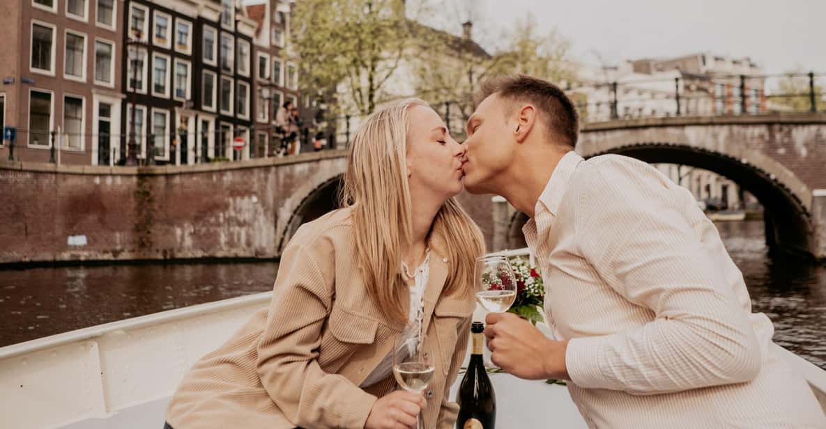 Afbeelding 5 van Amsterdam: Privé romantische grachtenrondvaart met prosecco/hapjes