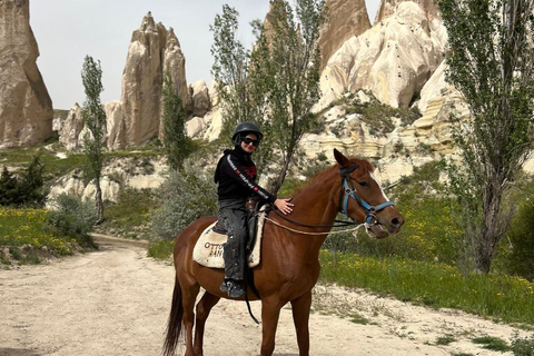 Capadocia: paseo a caballo, magia de unicornios y senderos ocultosTour de 1 hora durante el día