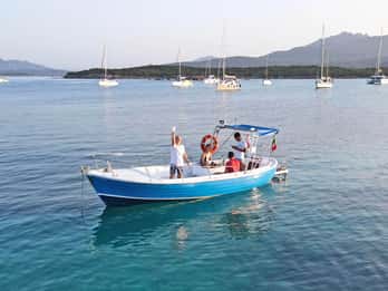 Olbia: Aperitivo in barca al tramonto in Costa Smeralda