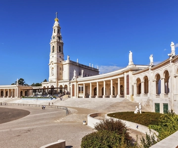 From Lisbon: Fátima, Batalha, Nazaré and Óbidos Day Tour