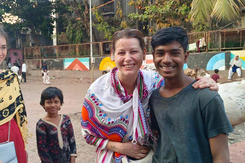 Private DhobiGhat Laundry & Slum Tour by a Local with Pickup