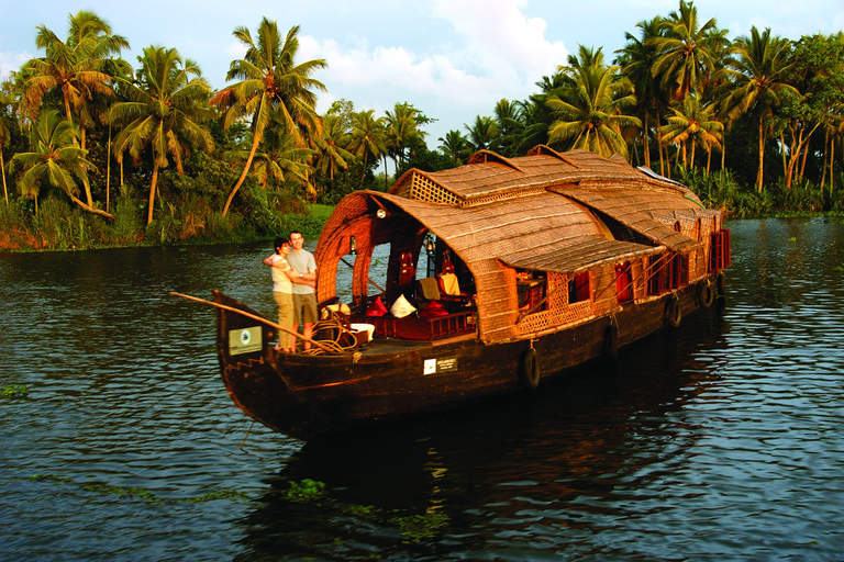 From Kochi: Alleppey Houseboat Cruise with Meals & Transfers