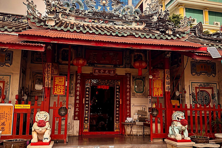Small Group Bangkok Tour: Street Food, Markets and Temples