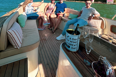 Lisbon Exclusive Sunset Cruise – Pizza, Open Bar & Dolphins Lisbon: Sunset Cruise–Pizza, Open Bar & Dolphins 2h