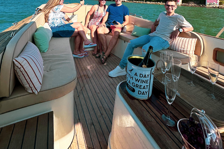 Lisbon Exclusive Sunset Cruise – Pizza, Open Bar & Dolphins Lisbon: Sunset Cruise–Pizza, Open Bar & Dolphins 2h