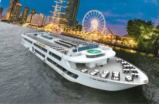 Bangkok: Die luxuriöse White Chaopraya Dinner-Bootsfahrt mit Freibier
