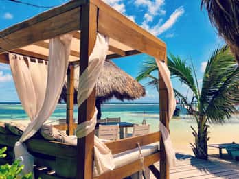 Коста-Майя: открытый бар Yaya Beach Break и VIP-кабинка (по желанию)