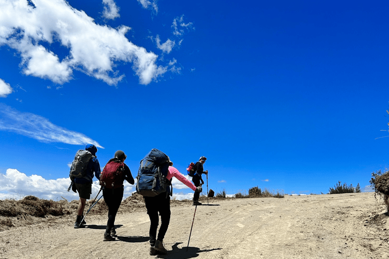 Quilotoa: Hike for 2 days in magical places