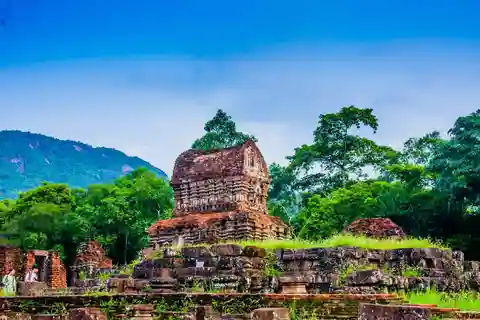 Hoi An: My Son Sanctuary Guided Tour with Boat Ride & Lunch