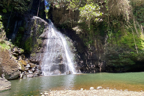 Aventura en las Cascadas de Tengeru y Escapada en Canoa al Lago Duluti