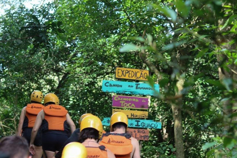 Puerto Iguazú: Aguaray Kayaking and Trekking Day Trip