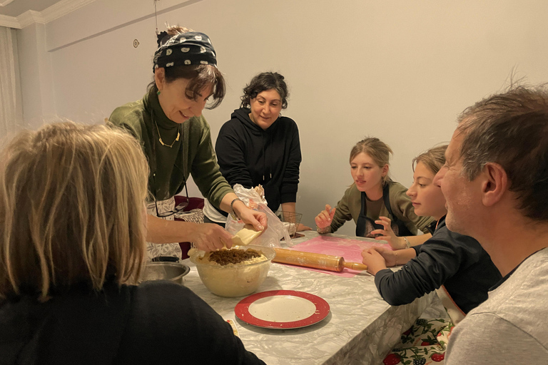 Izmir: Autentisk turkisk matlagningskurs med lokalbefolkningenIzmir: Autentisk turkisk matlagningslektion med lokalbefolkningen
