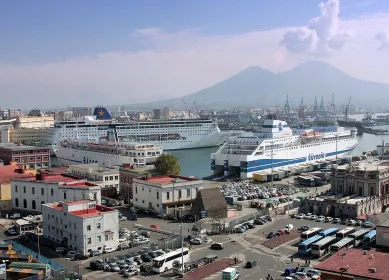 Vom Hafen in Neapel: Privater Transfer zum Vesuv