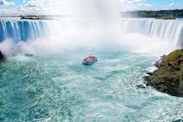 Niagara Falls: Boat Ride and Journey Behind the Falls Tour