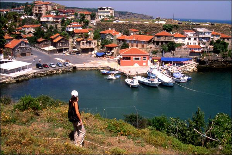 Istanbul: Tour of Garipce Village, Rumeli Fortress and Balat