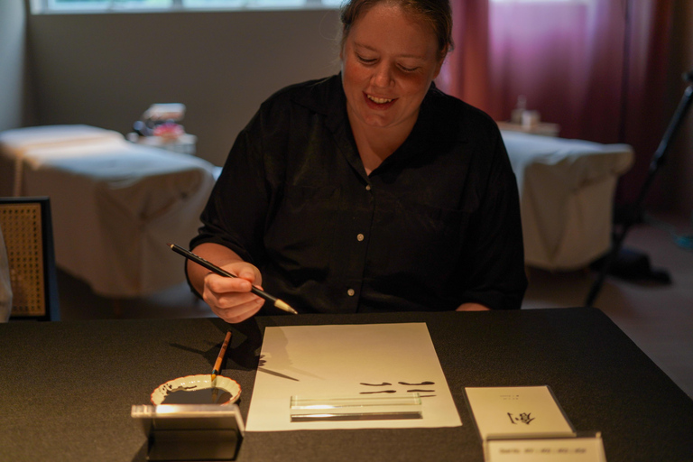 Taller de caligrafía en Kioto: diseña tu logotipo kanji en papel washiTaller de caligrafía en Kioto: diseña tu logotipo kanji en washi