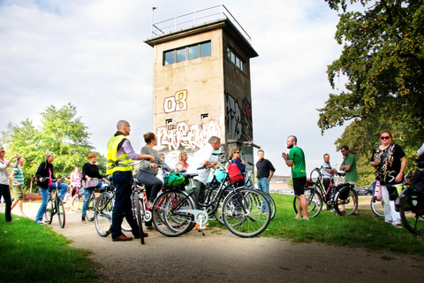 Berlín: tour guiado en bicicleta Muro de Berlín y III ReichTour público en bicicleta en inglés